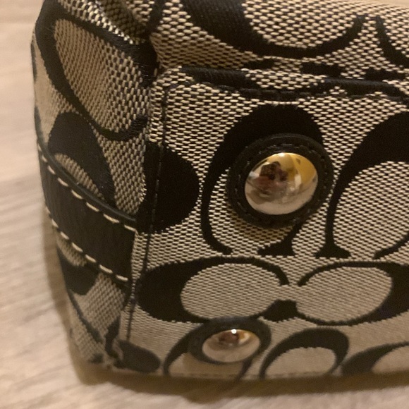 Coach bag with a matching wristlet - Picture 7 of 13
